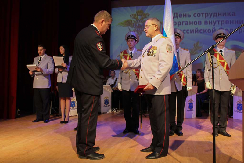 В ГУ МВД наградили особо отличившихся сотрудников полиции