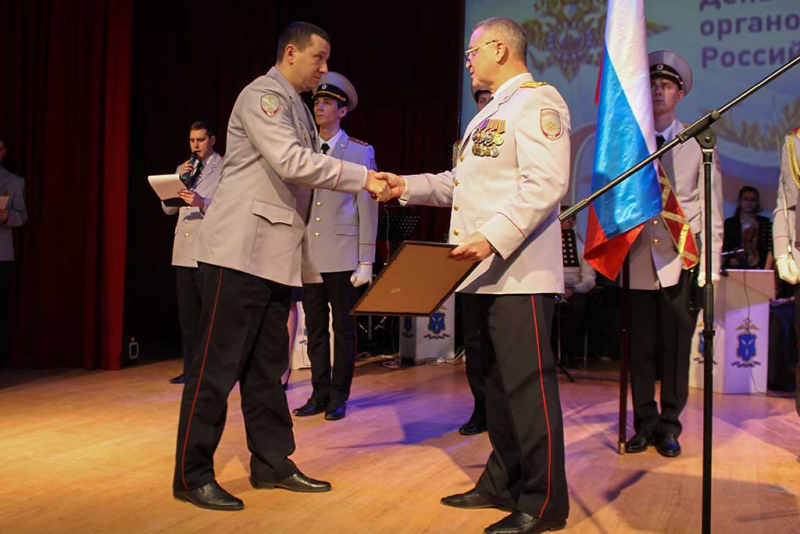 В ГУ МВД наградили особо отличившихся сотрудников полиции