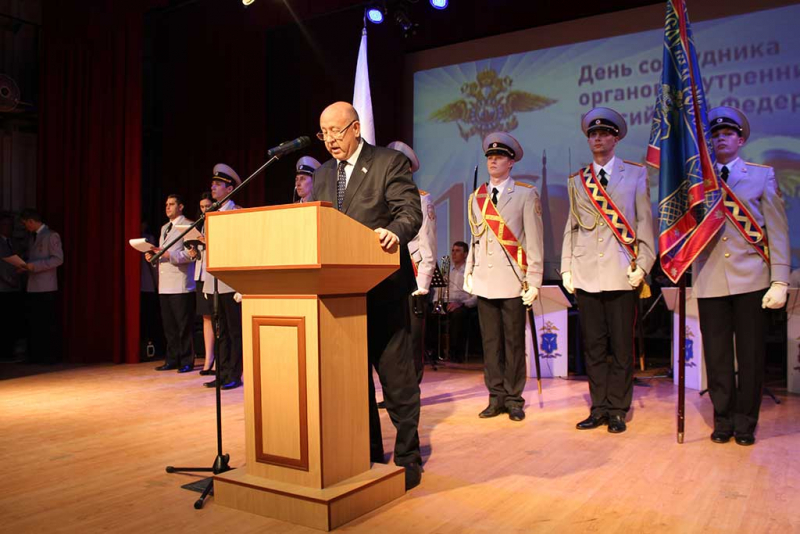 В ГУ МВД наградили особо отличившихся сотрудников полиции