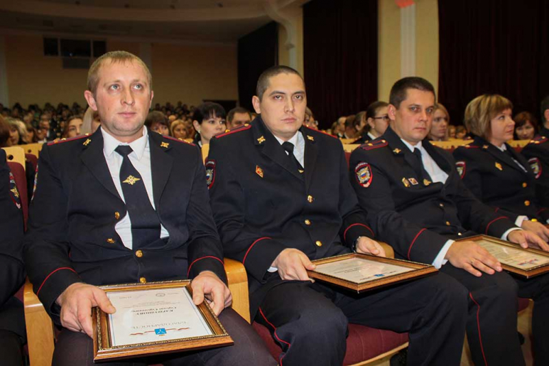 В ГУ МВД наградили особо отличившихся сотрудников полиции