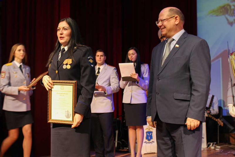 В ГУ МВД наградили особо отличившихся сотрудников полиции