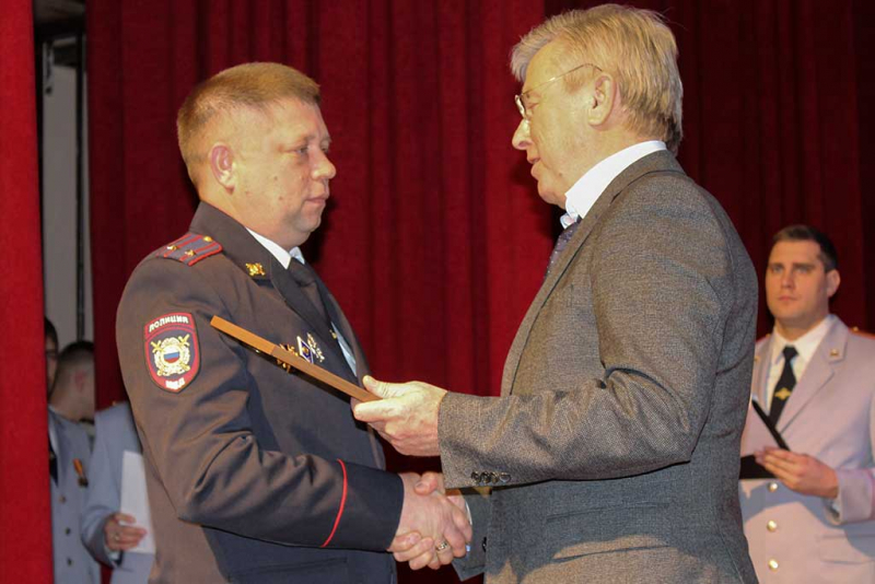 В ГУ МВД наградили особо отличившихся сотрудников полиции