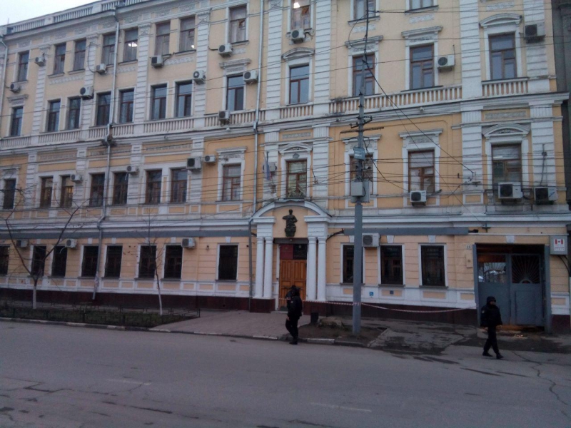 В Саратове из-за угрозы взрыва эвакуируют облизбирком и минстрой