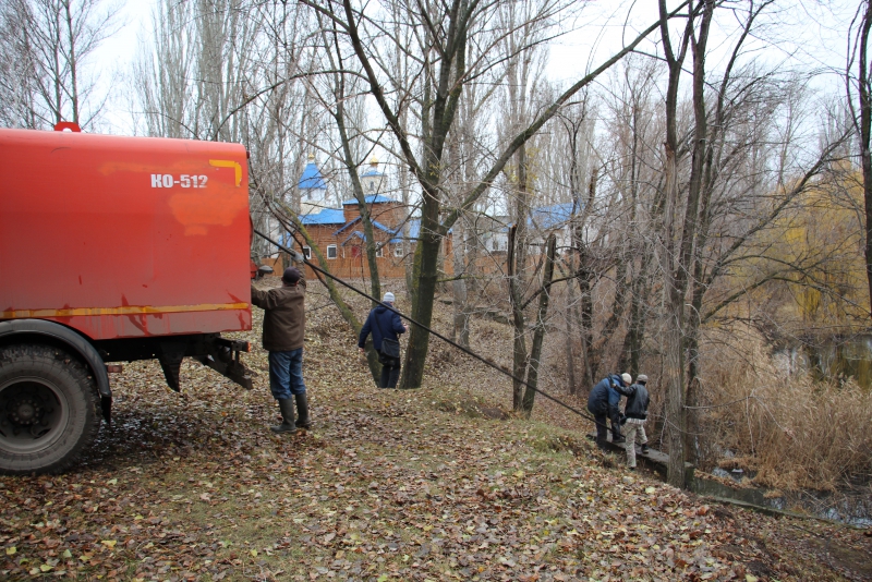 В Балакове коммунальщики приступили к решению проблем «больничных прудов»