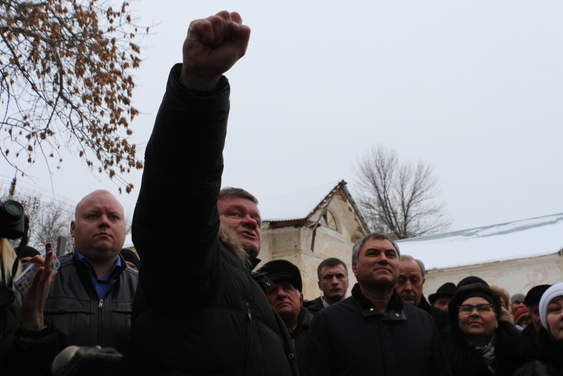 Вячеслав Володин направит 10 млн рублей на строительство дома для переселенцев в Елшанке