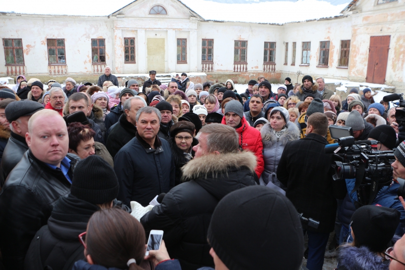 Вячеслав Володин направит 10 млн рублей на строительство дома для переселенцев в Елшанке