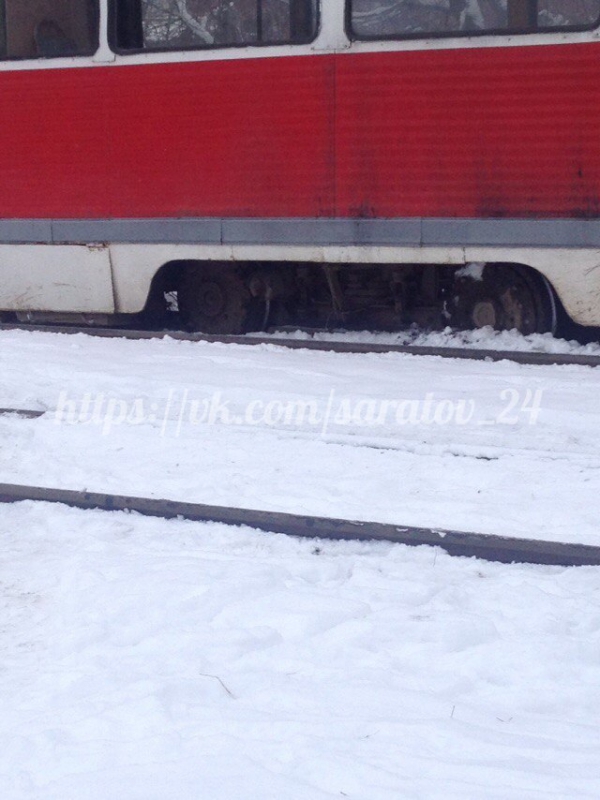 В Ленинском районе сошел с рельсов трамвай