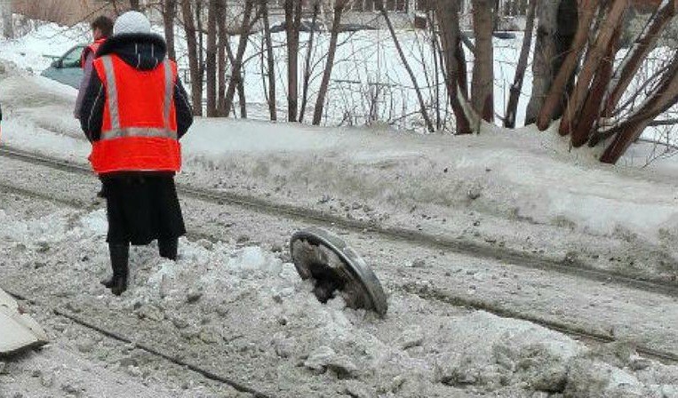 В Ленинском районе сошел с рельсов трамвай