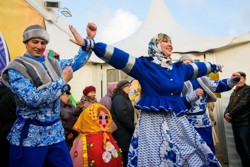 Товары от Сахалина до Краснодара: впервые в Энгельсе открылась «Всероссийская ярмарка»