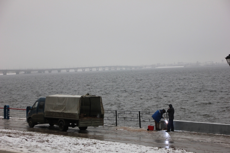 В Саратове восстановили поломанное ограждение на набережной