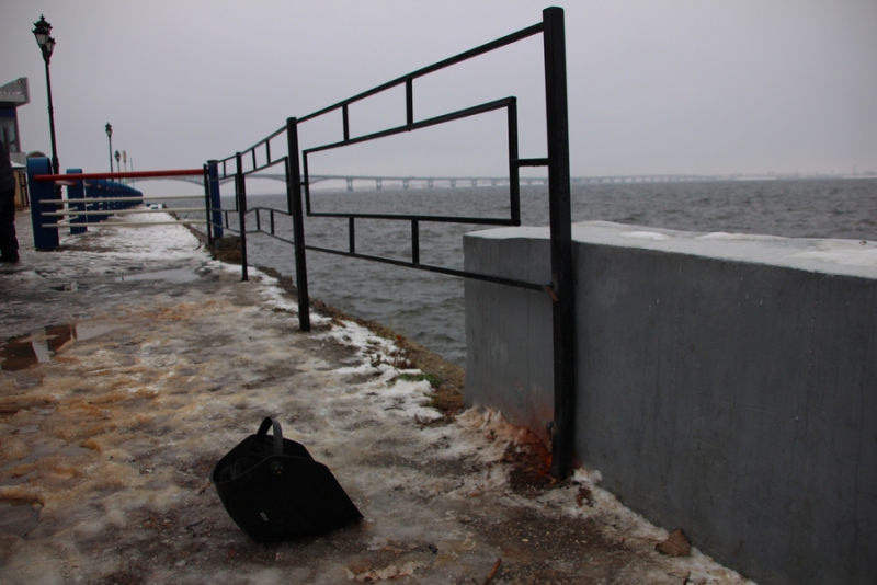 В Саратове восстановили поломанное ограждение на набережной