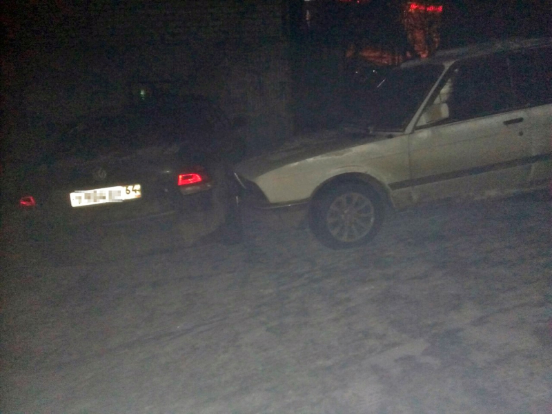 В Ленинском районе «БМВ» сорвался с ручника и врезался в машину