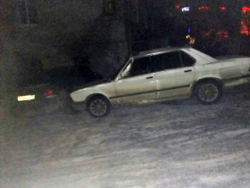 В Ленинском районе «БМВ» сорвался с ручника и врезался в машину