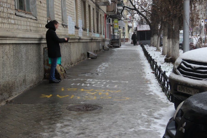 В Саратове Ксению Собчак хотели встретить надписями «Пони не кандидат»