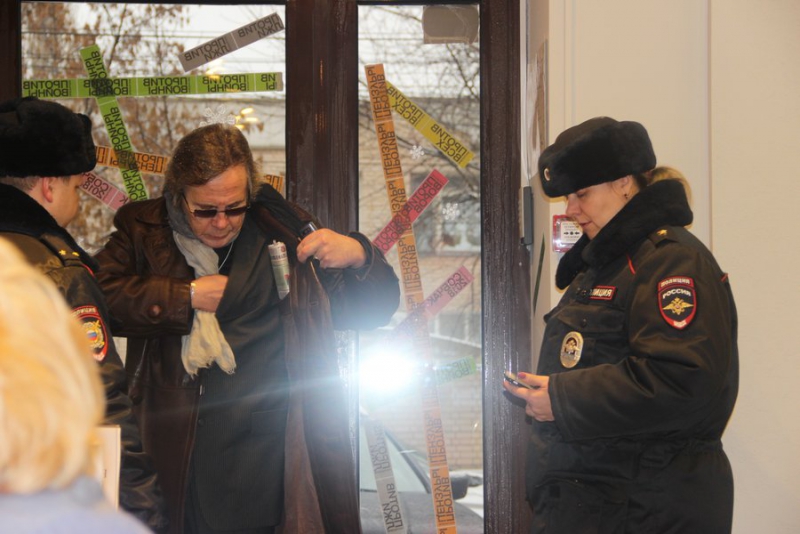 В Саратове Ксению Собчак хотели встретить надписями «Пони не кандидат»