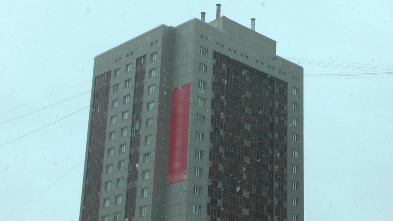 Полицейских наградят за спасение женщины, свесившейся с балкона 18-го этажа