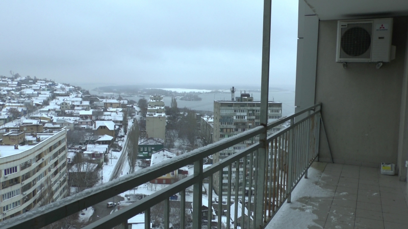 Полицейских наградят за спасение женщины, свесившейся с балкона 18-го этажа