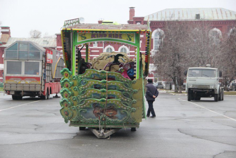 На главную площадь Саратова приехал парк аттракционов