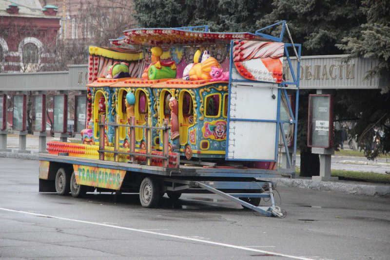 На главную площадь Саратова приехал парк аттракционов