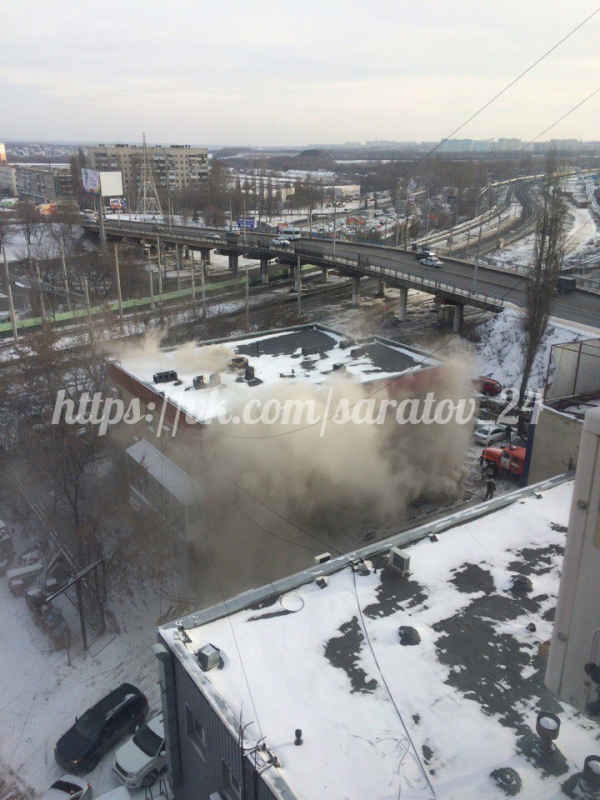 В трехэтажном здании на 3-й Дачной загорелась сауна
