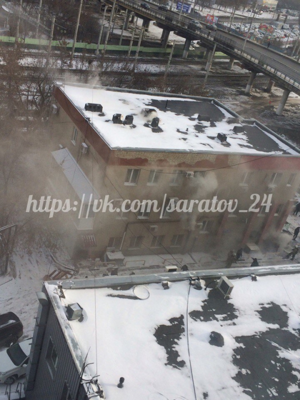 В трехэтажном здании на 3-й Дачной загорелась сауна