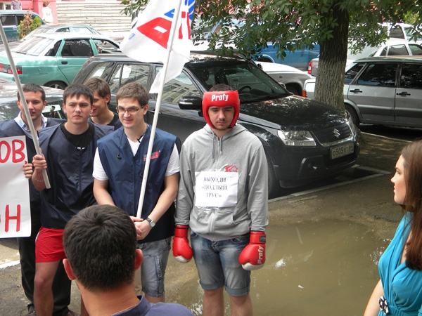 Хаценко привел к КПРФ спортсмена и вызывает на бой Анидалова