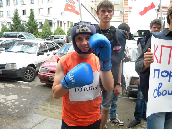 Хаценко привел к КПРФ спортсмена и вызывает на бой Анидалова