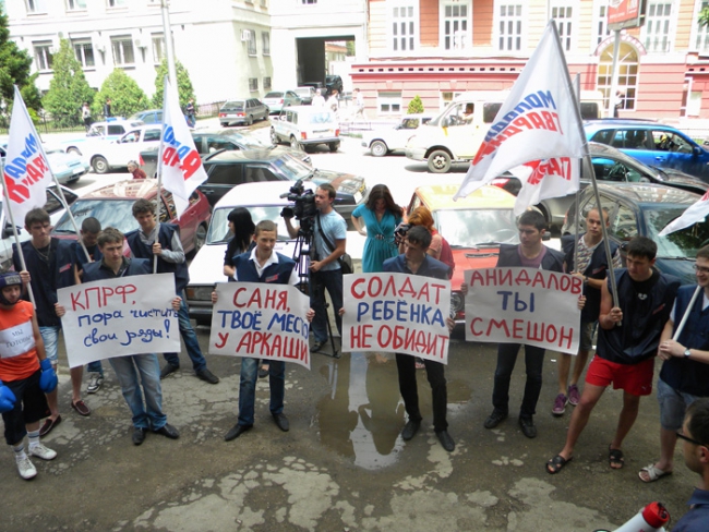 Хаценко привел к КПРФ спортсмена и вызывает на бой Анидалова