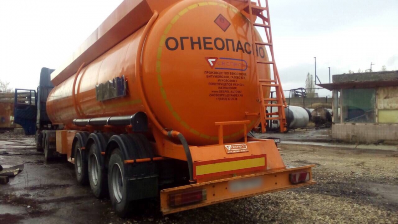 В Саратове у бизнесменов конфисковали 4 грузовика и автоцистерны