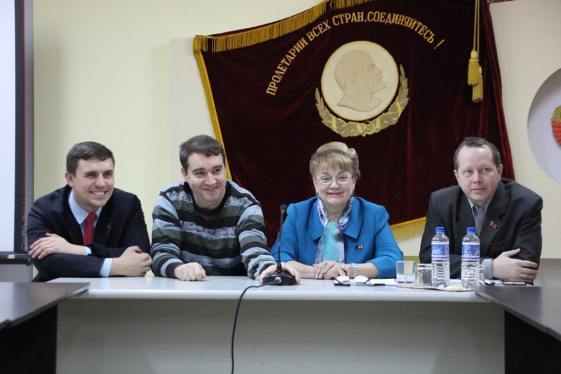 Саратовские коммунисты продолжат устраивать протестные акции в городской и областной думах