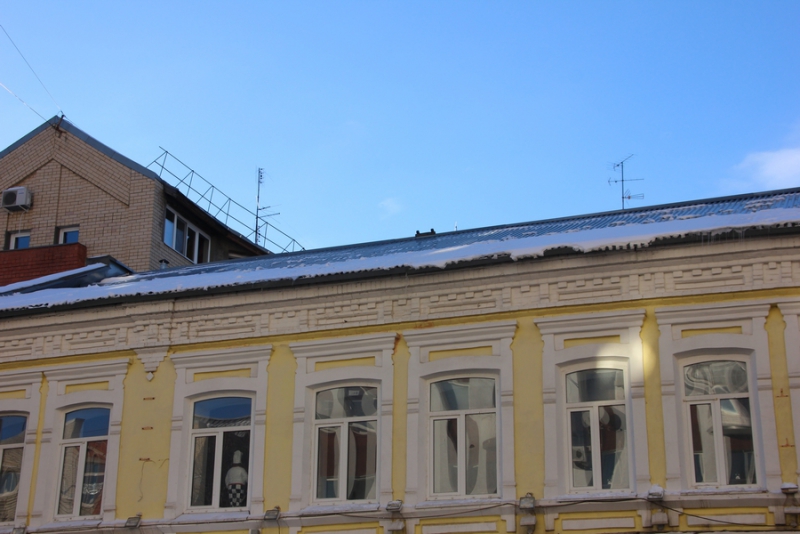 Жители Саратова жалуются на сосульки на пешеходной Волжской