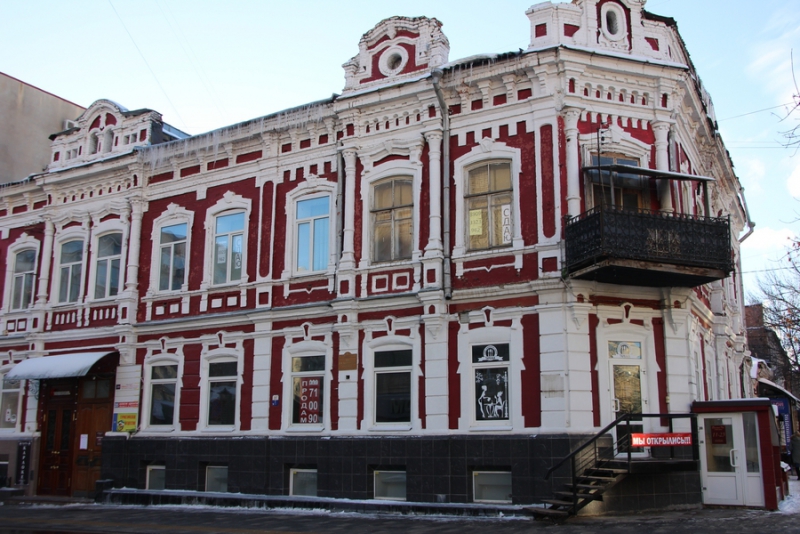 Жители Саратова жалуются на сосульки на пешеходной Волжской