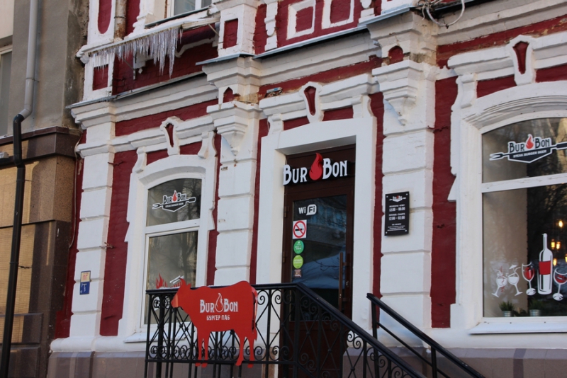 Жители Саратова жалуются на сосульки на пешеходной Волжской