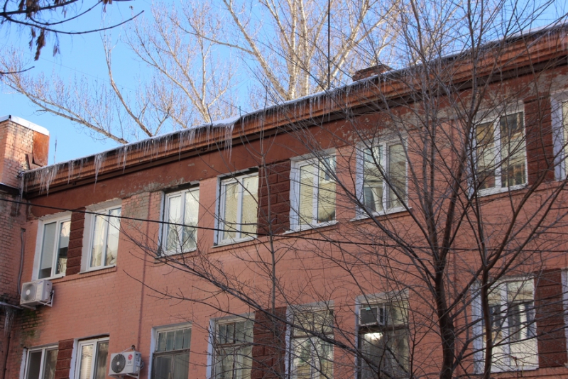 Жители Саратова жалуются на сосульки на пешеходной Волжской