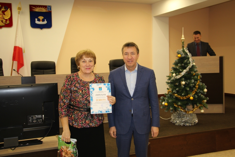 В Балакове наградили победителей конкурса на лучшее новогоднее офомление