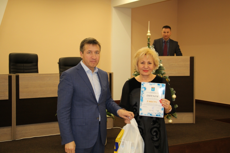 В Балакове наградили победителей конкурса на лучшее новогоднее офомление