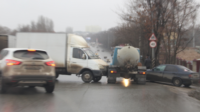 Тройное ДТП блокировало путь из Солнечного