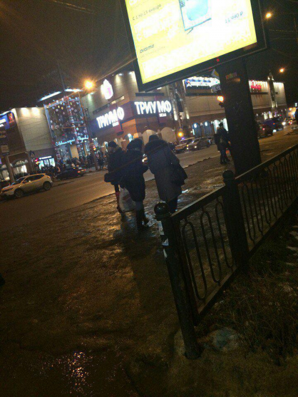Очевидцы: В Саратове эвакуировали посетителей торгового центра