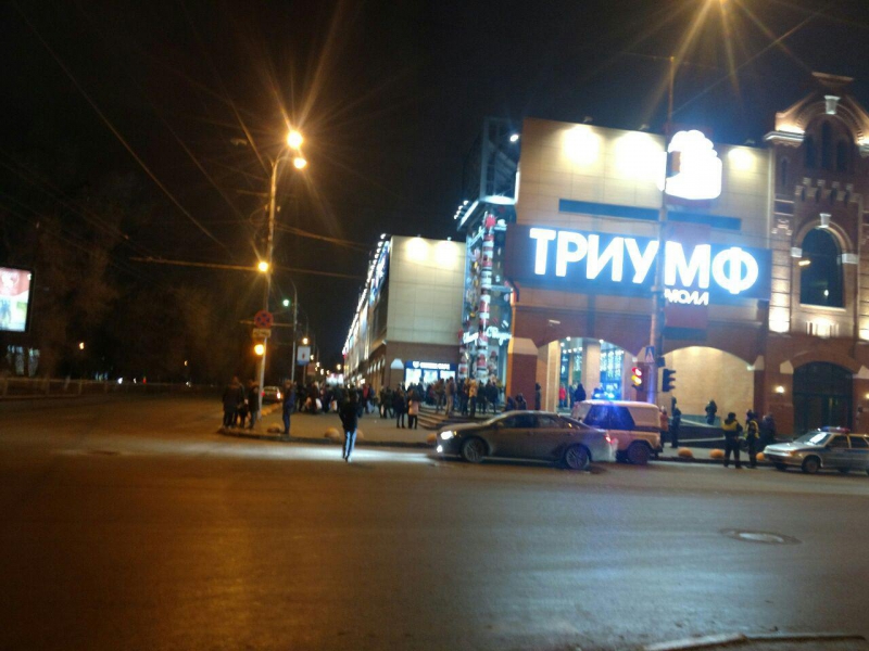 Очевидцы: В Саратове эвакуировали посетителей торгового центра