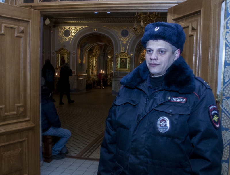 В Саратовской области рождественские богослужения охраняли более 800 полицейских