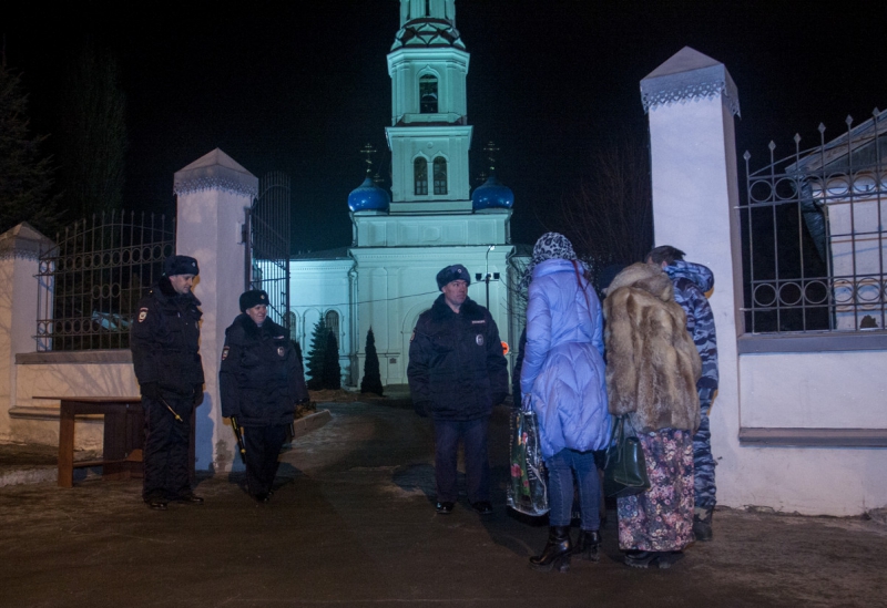 В Саратовской области рождественские богослужения охраняли более 800 полицейских