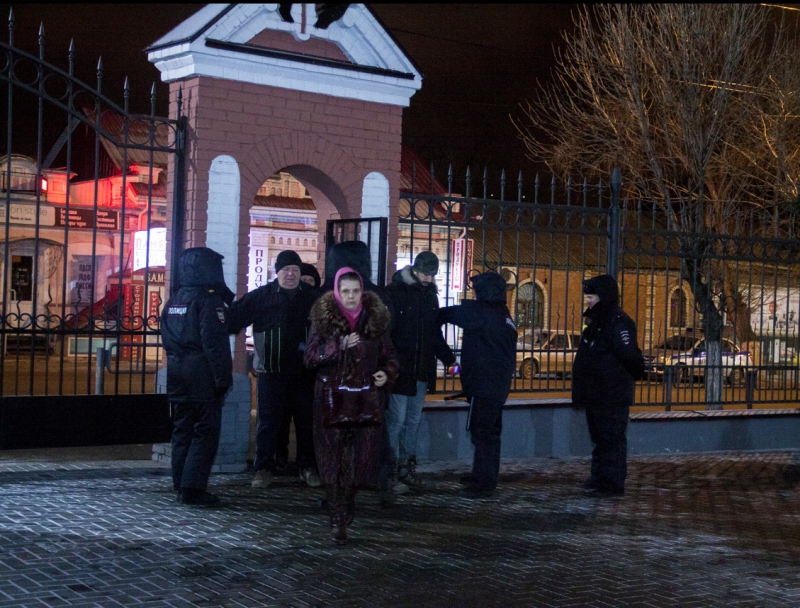 В Саратовской области рождественские богослужения охраняли более 800 полицейских