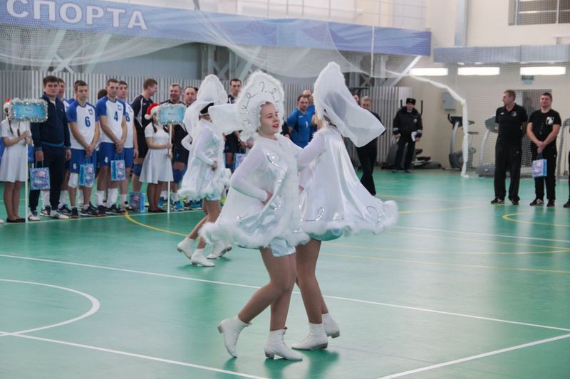 В Татищеве прошел Рождественский товарищеский турнир по волейболу