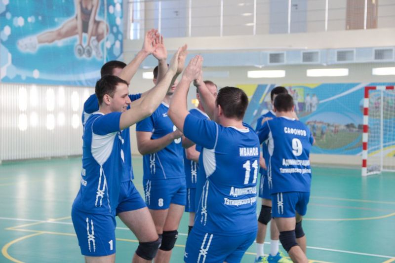 В Татищеве прошел Рождественский товарищеский турнир по волейболу