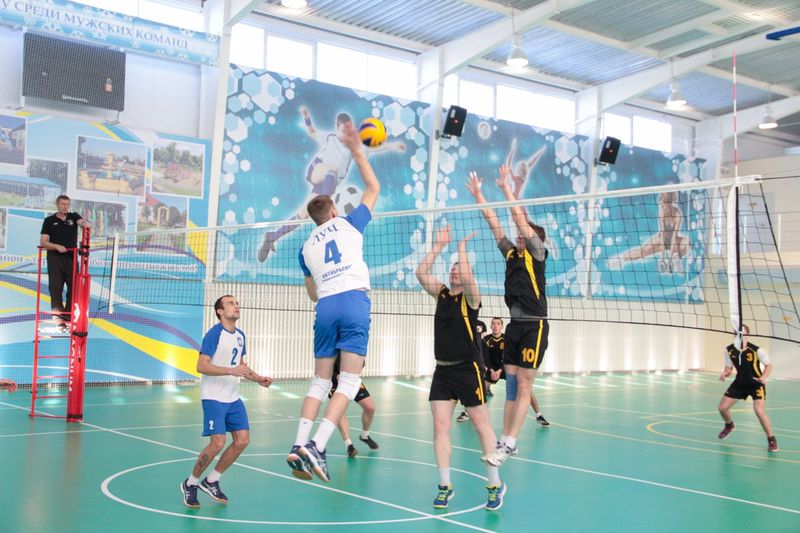 В Татищеве прошел Рождественский товарищеский турнир по волейболу