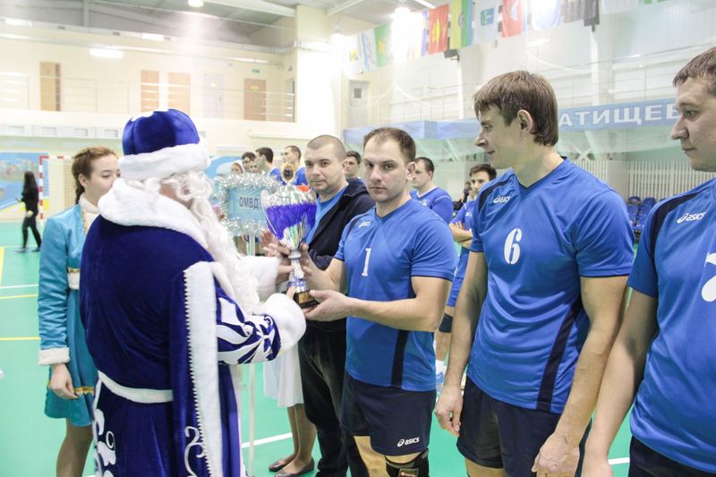 В Татищеве прошел Рождественский товарищеский турнир по волейболу