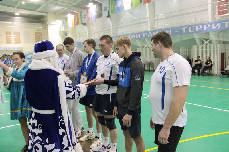 В Татищеве прошел Рождественский товарищеский турнир по волейболу