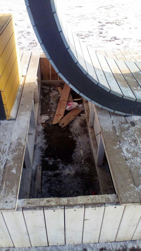 В Саратове с прошлого года не могут починить поломанный арт-объект о любви к городу