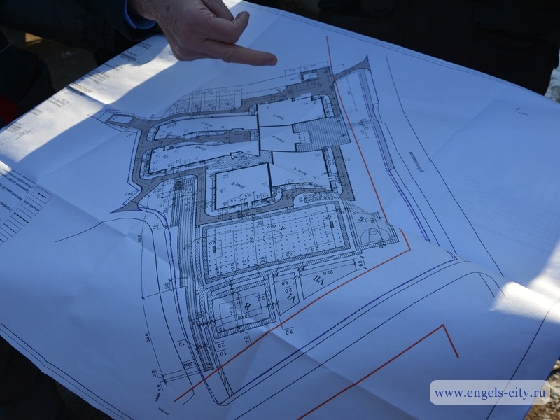 На Шуровой горе забивают сваи для новой школы на 1100 мест