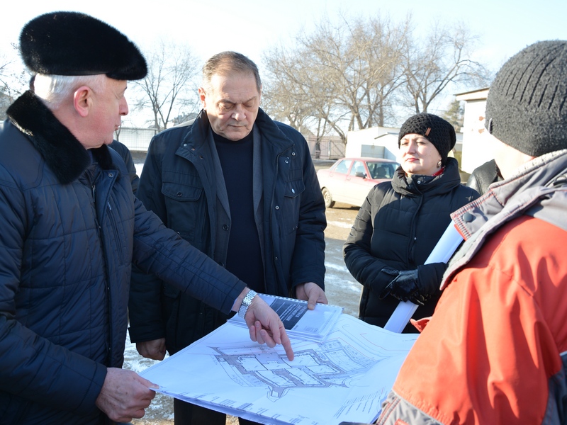 На Шуровой горе забивают сваи для новой школы на 1100 мест